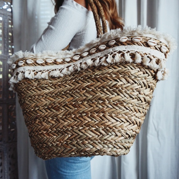 •Sanibel Puka Shell Straw Tote• - Picture 4 of 7